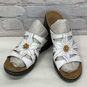 Clarks Lexi Myrtle Leather Floral Sandals Women's Size 11N White Beachy Vacation